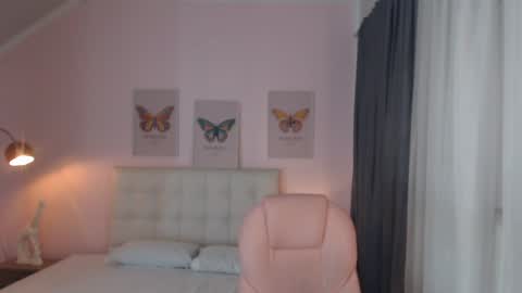 Snapshot of liss_black chatting on January 2, 4:24 pm Andrea online show from January 2, 4:24 pm