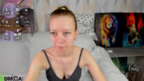 Snapshot of lissa_kitsune chatting on October 5, 8:23 am Lissa online show from October 5, 8:23 am