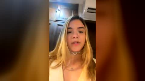 lissa_monroe_ online show from June 25, 3:50 pm