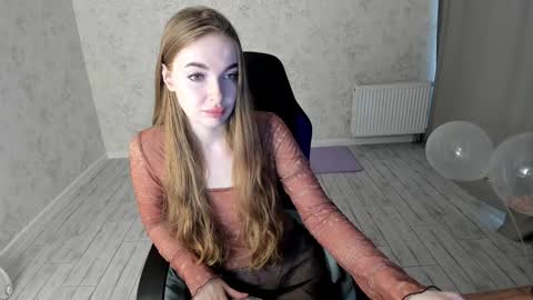 Snapshot of lissacain chatting on February 6, 9:43 am Lissa online show from February 6, 9:43 am