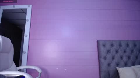 Snapshot of litle_lola chatting on February 19, 11:28 am LOLA online show from February 19, 11:28 am
