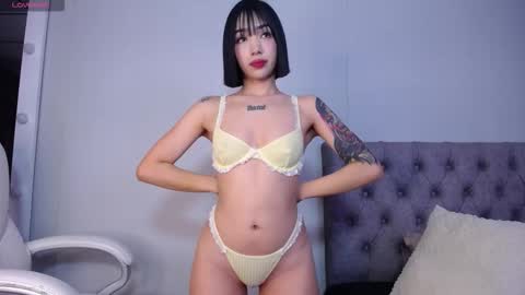 Snapshot of litle_lola chatting on October 20, 6:18 am LOLA online show from October 20, 6:18 am