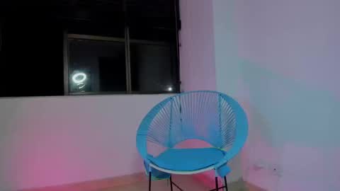 Snapshot of litlle_danni chatting on September 24, 1:01 am Danni online show from September 24, 1:01 am