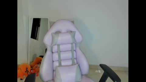 Snapshot of litlle_danni chatting on February 5, 11:50 pm Danni online show from February 5, 11:50 pm