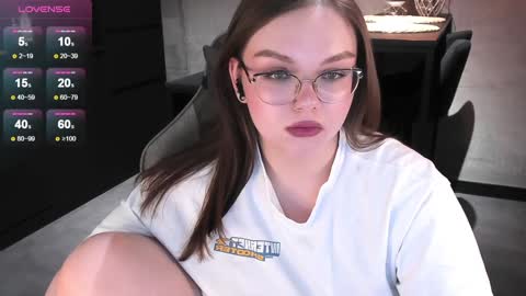 Snapshot of little_bambii_ chatting on January 16, 1:14 pm Eva online show from January 16, 1:14 pm