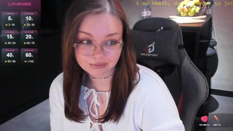 Snapshot of little_bambii_ chatting on January 8, 4:44 pm Eva online show from January 8, 4:44 pm