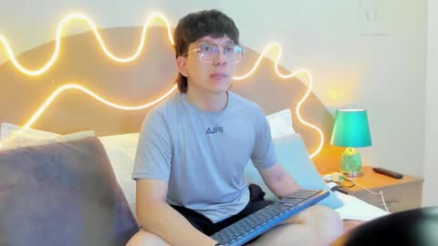 M A T T E W  online show from October 9, 2:22 pm