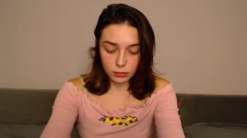 Mia   Im online every day 1530 PM in New York  2030 PM in London online show from December 13, 9:32 pm