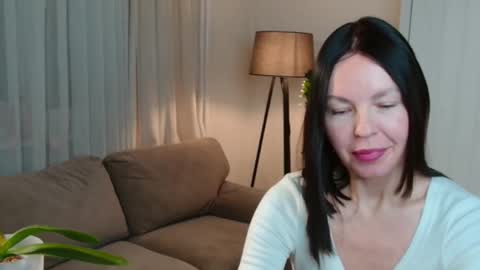 Nicole online show from December 5, 6:38 pm