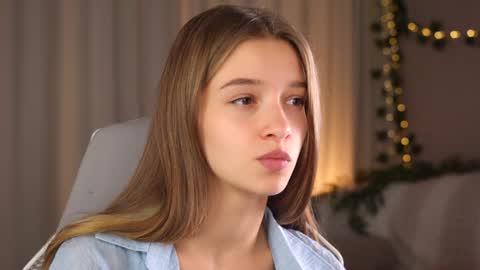Snapshot of little_poetry chatting on September 18, 4:33 pm Kiki online show from September 18, 4:33 pm