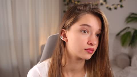 Snapshot of little_poetry chatting on September 30, 2:49 pm Kiki online show from September 30, 2:49 pm