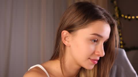 Snapshot of little_poetry chatting on September 19, 4:44 pm Kiki online show from September 19, 4:44 pm