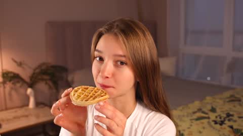 Snapshot of little_poetry chatting on September 27, 3:21 pm Kiki online show from September 27, 3:21 pm