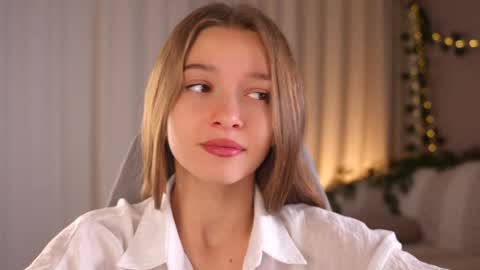 Snapshot of little_poetry chatting on September 17, 4:21 pm Kiki online show from September 17, 4:21 pm