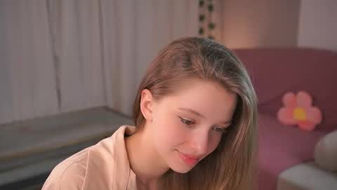 Snapshot of little_poetry chatting on March 11, 4:18 pm Kiki online show from March 11, 4:18 pm