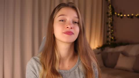 Snapshot of little_poetry chatting on October 11, 3:59 pm Kiki online show from October 11, 3:59 pm