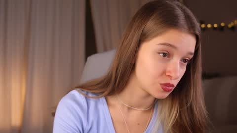 Snapshot of little_poetry chatting on October 22, 3:13 pm Kiki online show from October 22, 3:13 pm