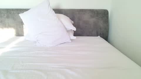 hey im anna online show from February 27, 7:01 am