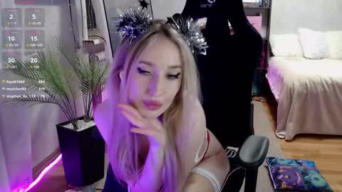 Snapshot of little_sofa99 chatting on December 25, 2:25 am Sonya online show from December 25, 2:25 am