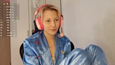 Snapshot of little_soyia chatting on September 28, 8:56 am Lana online show from September 28, 8:56 am