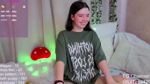 Snapshot of little_teya chatting on September 19, 11:03 am little Teya online show from September 19, 11:03 am