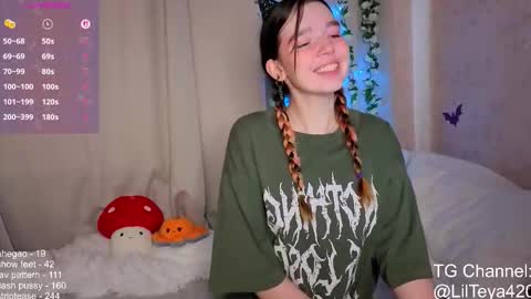 Snapshot of little_teya chatting on October 16, 11:10 am little Teya online show from October 16, 11:10 am