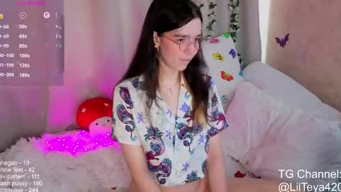 Snapshot of little_teya chatting on October 3, 10:45 am little Teya online show from October 3, 10:45 am
