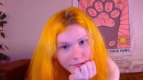 Snapshot of little_witch_sofia chatting on February 4, 5:55 pm Sofia online show from February 4, 5:55 pm