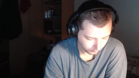 littlealien7 online show from April 16, 8:36 am