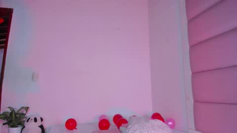 Snapshot of littlee_emma_ chatting on September 24, 3:57 am littlee_emma_ online show from September 24, 3:57 am