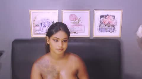 Snapshot of littleindianmilf chatting on January 30, 9:25 am littleindianmilf online show from January 30, 9:25 am