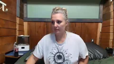 lisanixs online show from May 16, 1:24 am