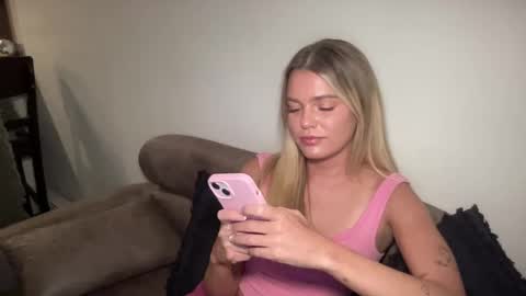 Marciabrady online show from January 4, 11:48 pm