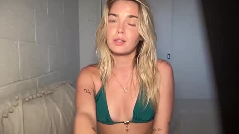 Marciabrady online show from February 18, 2:38 am