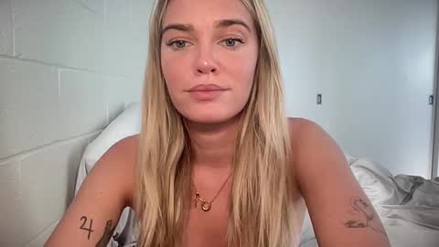 Marciabrady online show from February 14, 2:07 am