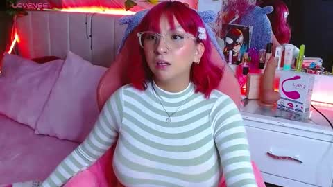 Snapshot of littlerouse_ chatting on October 3, 5:27 am Ruby Rouse online show from October 3, 5:27 am