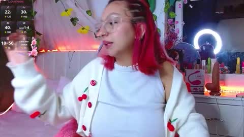 Snapshot of littlerouse_ chatting on October 15, 6:49 am Ruby Rouse online show from October 15, 6:49 am