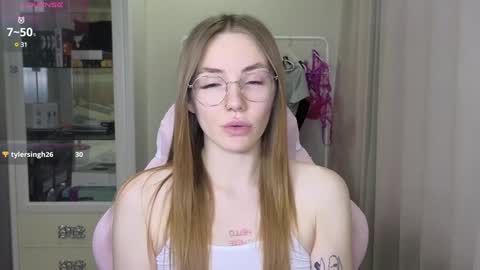Snapshot of littlevildevil chatting on February 6, 10:47 am Eliana online show from February 6, 10:47 am