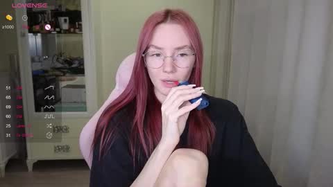 Snapshot of littlevildevil chatting on September 30, 11:21 am Eliana online show from September 30, 11:21 am