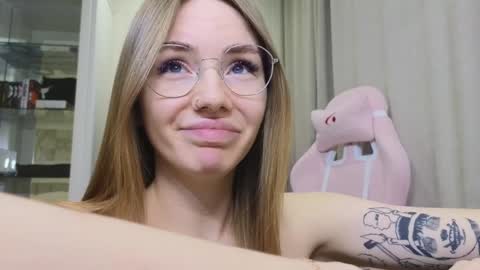 Snapshot of littlevildevil chatting on January 28, 11:17 am Eliana online show from January 28, 11:17 am