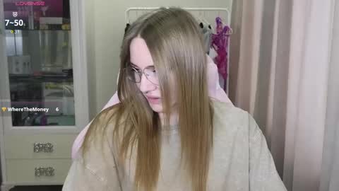 Snapshot of littlevildevil chatting on February 22, 10:18 am Eliana online show from February 22, 10:18 am