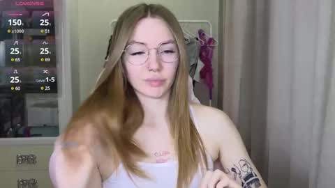Snapshot of littlevildevil chatting on February 21, 11:44 am Eliana online show from February 21, 11:44 am