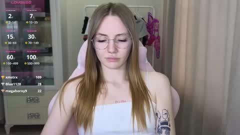 Snapshot of littlevildevil chatting on February 13, 12:32 pm Eliana online show from February 13, 12:32 pm