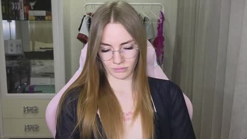Snapshot of littlevildevil chatting on January 29, 2:32 pm Eliana online show from January 29, 2:32 pm