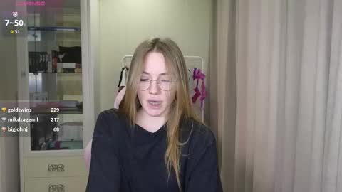 Snapshot of littlevildevil chatting on March 2, 12:11 pm Eliana online show from March 2, 12:11 pm