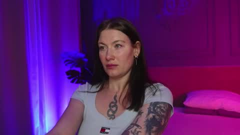 Liv 3 online show from November 25, 2:05 pm