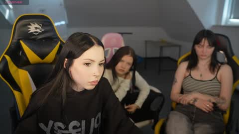 Sheryl online show from April 1, 11:33 am