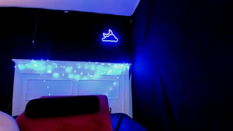 Snapshot of livinsubspace chatting on December 21, 8:00 pm Liv online show from December 21, 8:00 pm