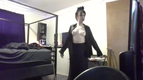 Snapshot of livmirage chatting on October 2, 7:34 pm Liv Mirage online show from October 2, 7:34 pm