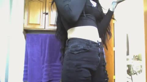 Snapshot of livmirage chatting on February 10, 11:55 pm Liv Mirage online show from February 10, 11:55 pm